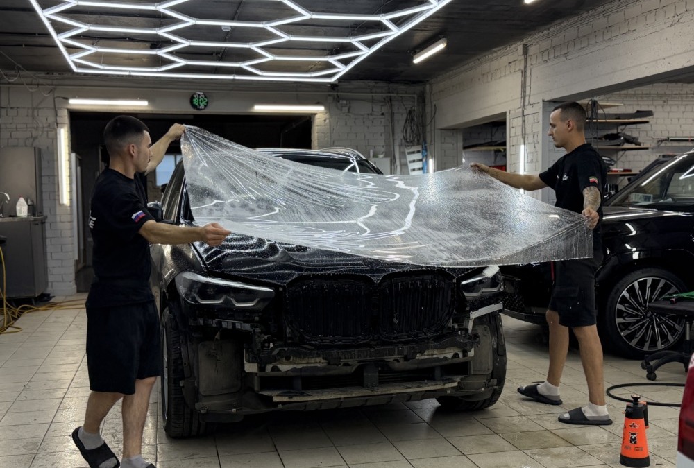 BMW X5 — перебронировали капот автомобиля