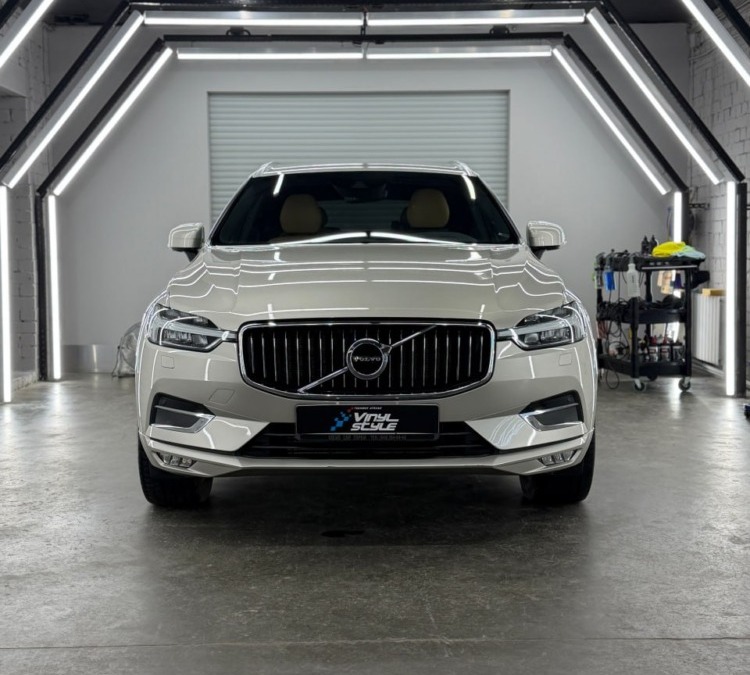 Volvo XC60 — полировка кузова автомобиля