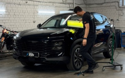 Jetour — ремонт острой вмятины на капоте автомобиля