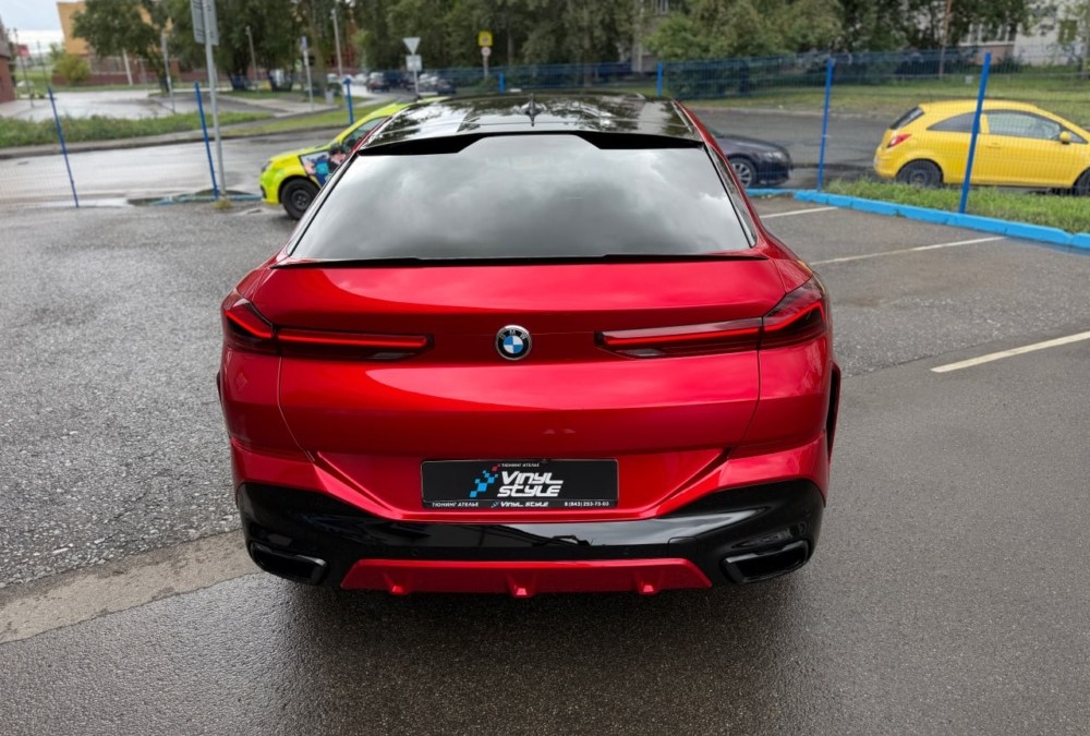 Оклейка автомобиля BMW X6 цветной полиуретановой пленкой