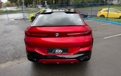 Оклейка автомобиля BMW X6 цветной полиуретановой пленкой