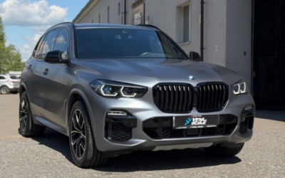 BMW X5 — оклейка цветной полиуретановой пленкой