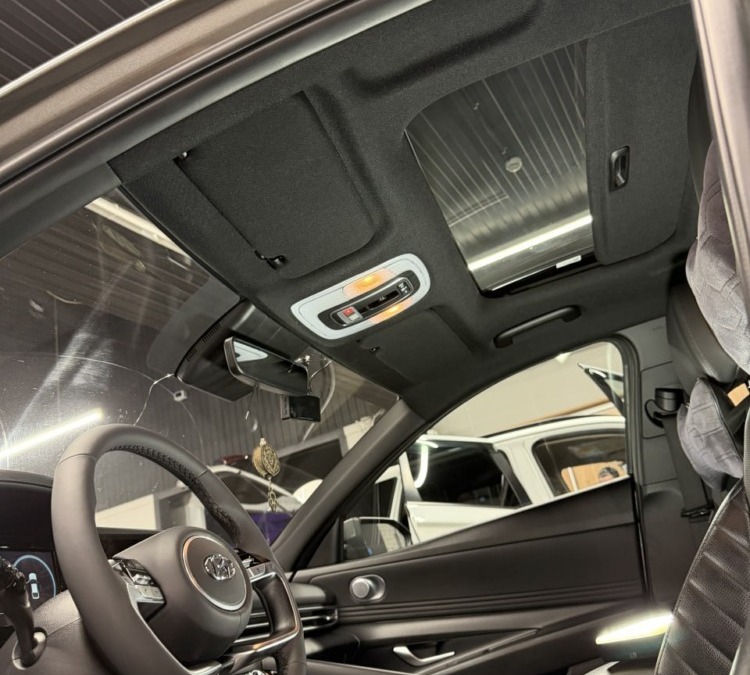 Hyundai Elantra — перетяжка руля, перетяжка потолка с покраской пластика