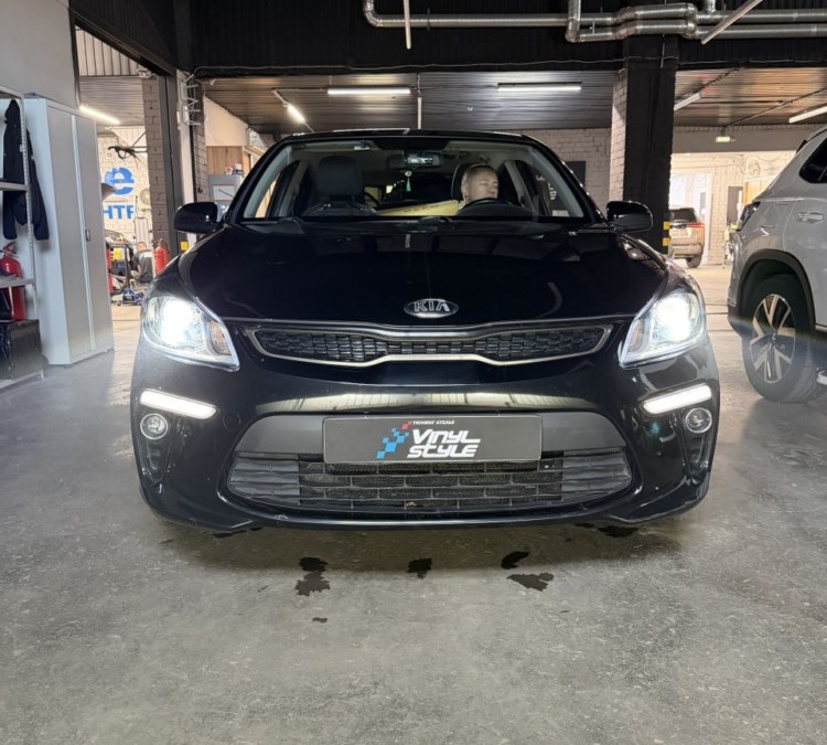 Kia Rio — установка двухчиповых би-лед модулей GTR G5 Max