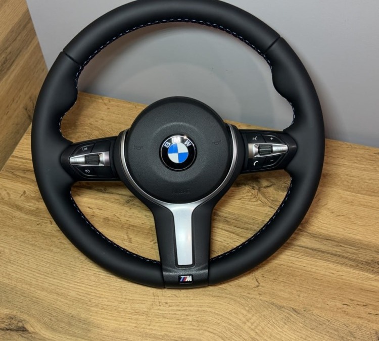 Перетяжка руля BMW F30 в кожу с M строчкой