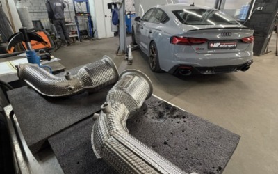 Установка даунпайпа Deikin Exhaust на Audi RS 5 с Stage 2