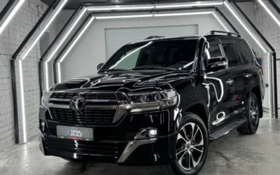 Toyota Land Cruiser 200 — полировка кузова и керамика, шумоизоляция, химчистка, коврики, чип-тюнинг и доводчики