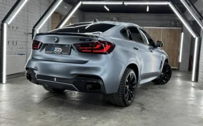 Оклейка цветной полиуретановой пленкой BMW X6 и целый комплекс услуг
