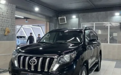Toyota Land Cruiser Prado — химчистка, перешив руля, пошив ковров, перетяжка передних сидений