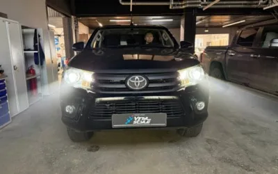 Toyota Hilux 2022 года — установка bi-led модулей от компании IPH Car
