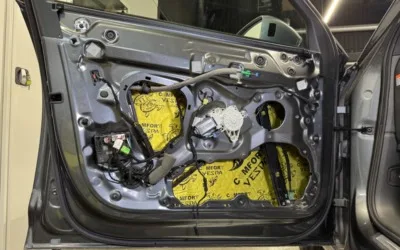 Сделали шумоизоляцию дверей и установили доводчики дверей на Audi A6