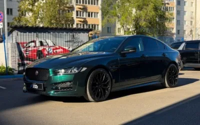 Jaguar XE — смена цвета на British Racing Green