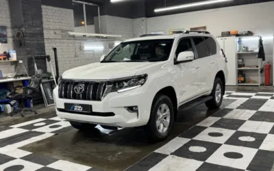 Toyota Land Cruiser Prado 2022 года — установка системы кругового обзора и 12,3-дюймовой мультимедийной системы на базе Android