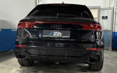 Audi Q8 — химчистка салона, реставрация передних сидений , перешив руля автомобиля